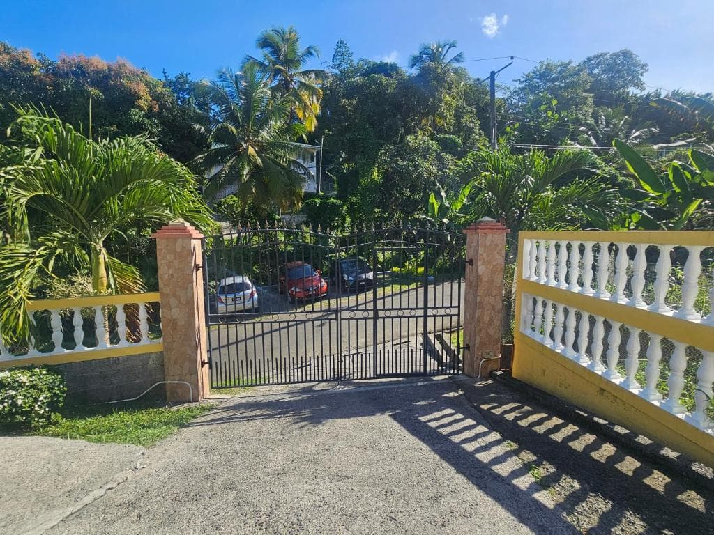 Main gate entrance to Royal Escape Villa